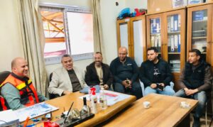 اللجنة الوطنية للشراكة والتنمية تقدم دعمًا ماليًا لفرق الطوارئ  في بلدية خانيونس ولتعزيز الجهود الصحية