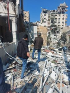 بالصور: تيار الإصلاح الديمقراطي يَتفقد منزل الشهيد ياسر عرفات بعد تعرضه للقصف